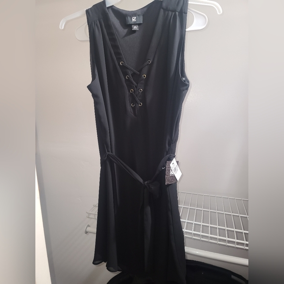 Dress - Picture 7 of 9